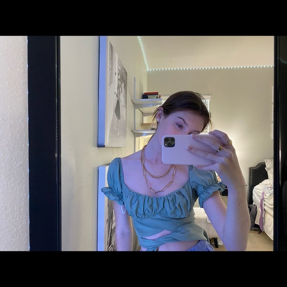 green blouse - Picture 3 of 3